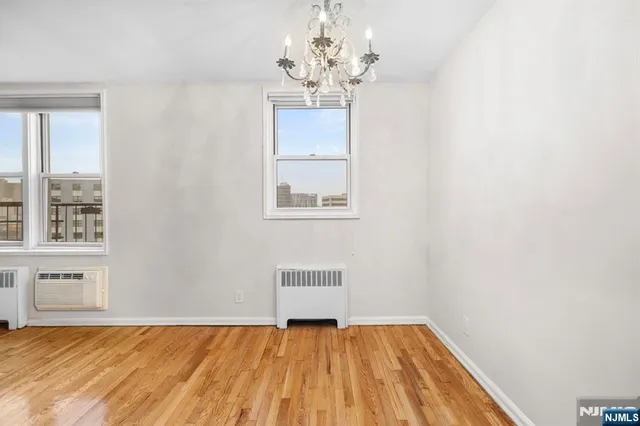 $2,300 | 2160 Center Avenue, Unit 5R, Fort Lee, NJ 07024