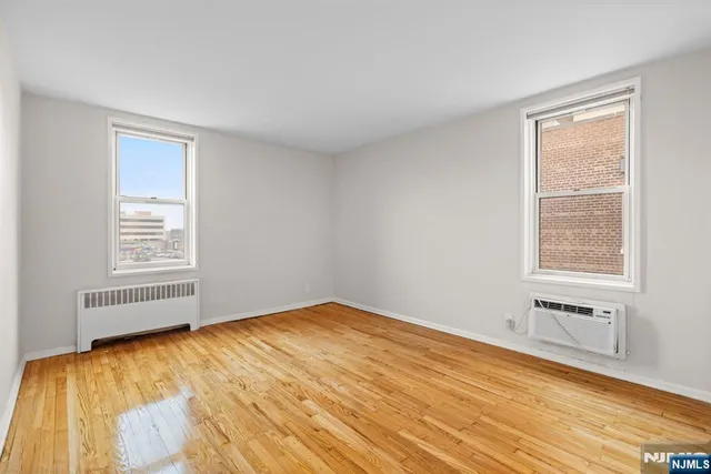 $2,300 | 2160 Center Avenue, Unit 5R, Fort Lee, NJ 07024