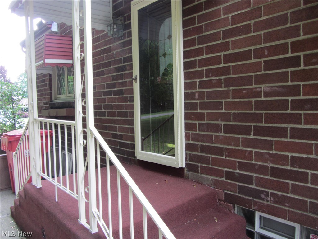 7254 Chestnut-Ridge Road Hubbard, OH 44425 - Photo 3 of 25 View of property entrance