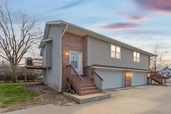 $200,000 | 1345 Poplar Street, Unit 2A, Highland, IL 62249