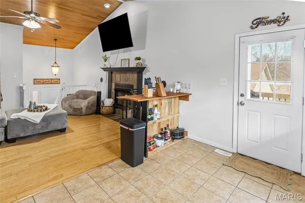 $200,000 | 1345 Poplar Street, Unit 2A, Highland, IL 62249