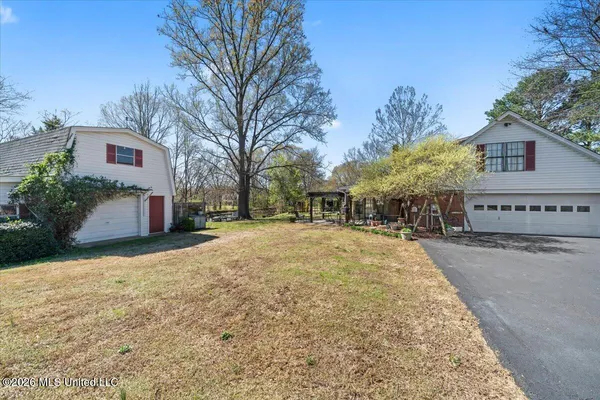 $450,000 | 8937 Robertson Lane South, Olive Branch, MS 38654