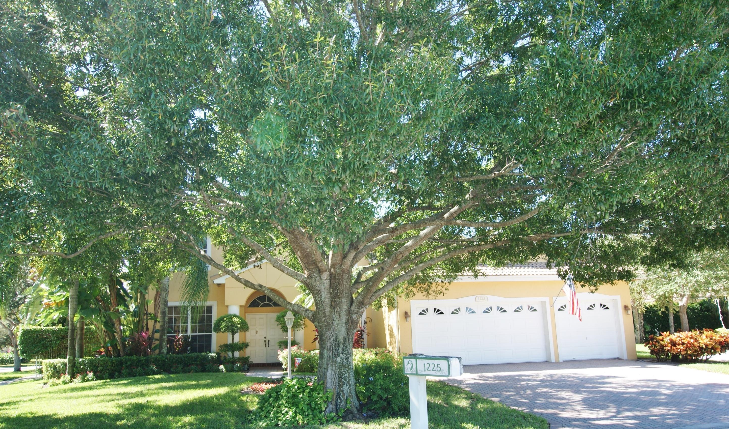 1225 Egret Circle South Jupiter, FL 33458 - Photo 2 of 36 Front View