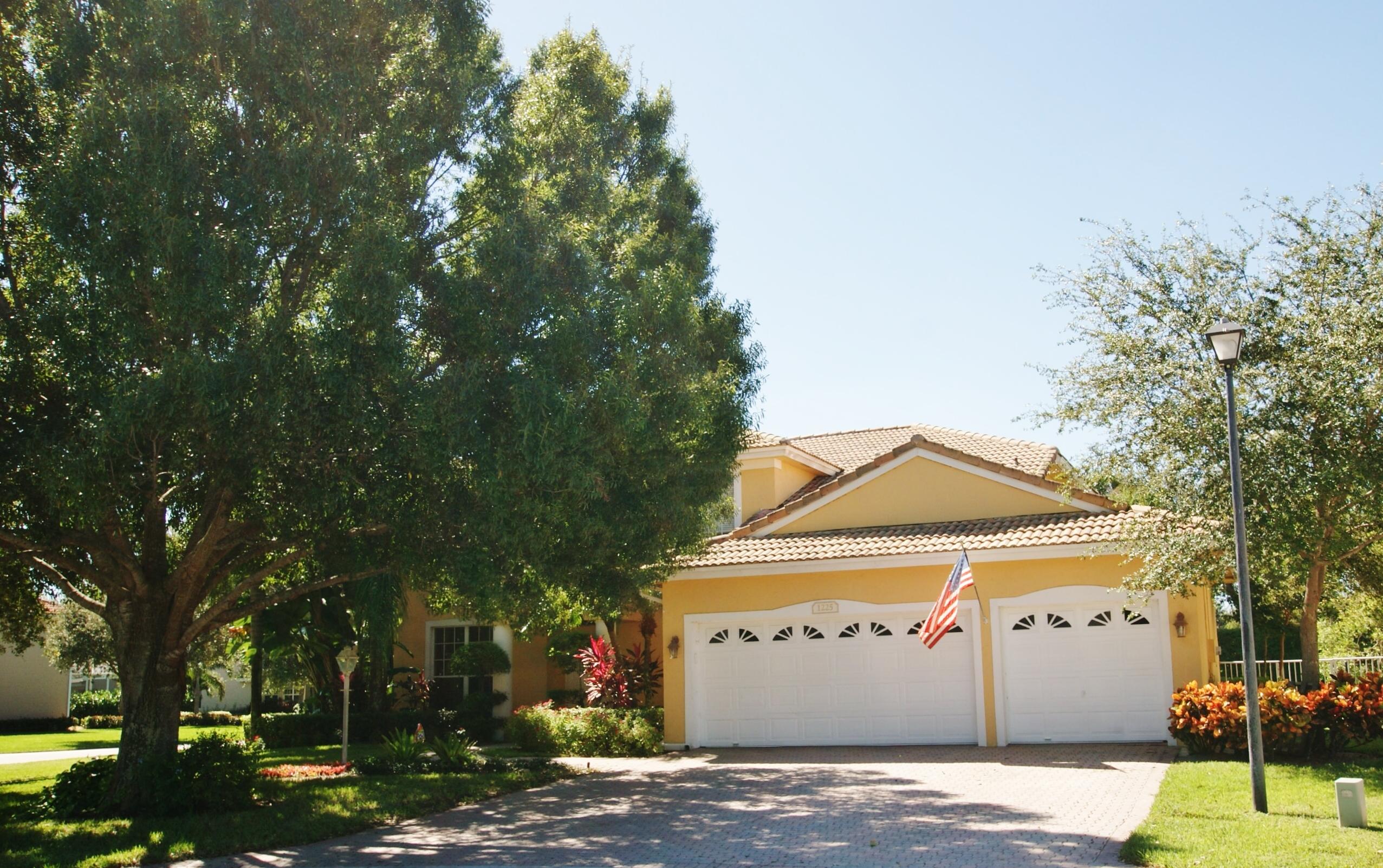 1225 Egret Circle South Jupiter, FL 33458 - Photo 3 of 36 Front View