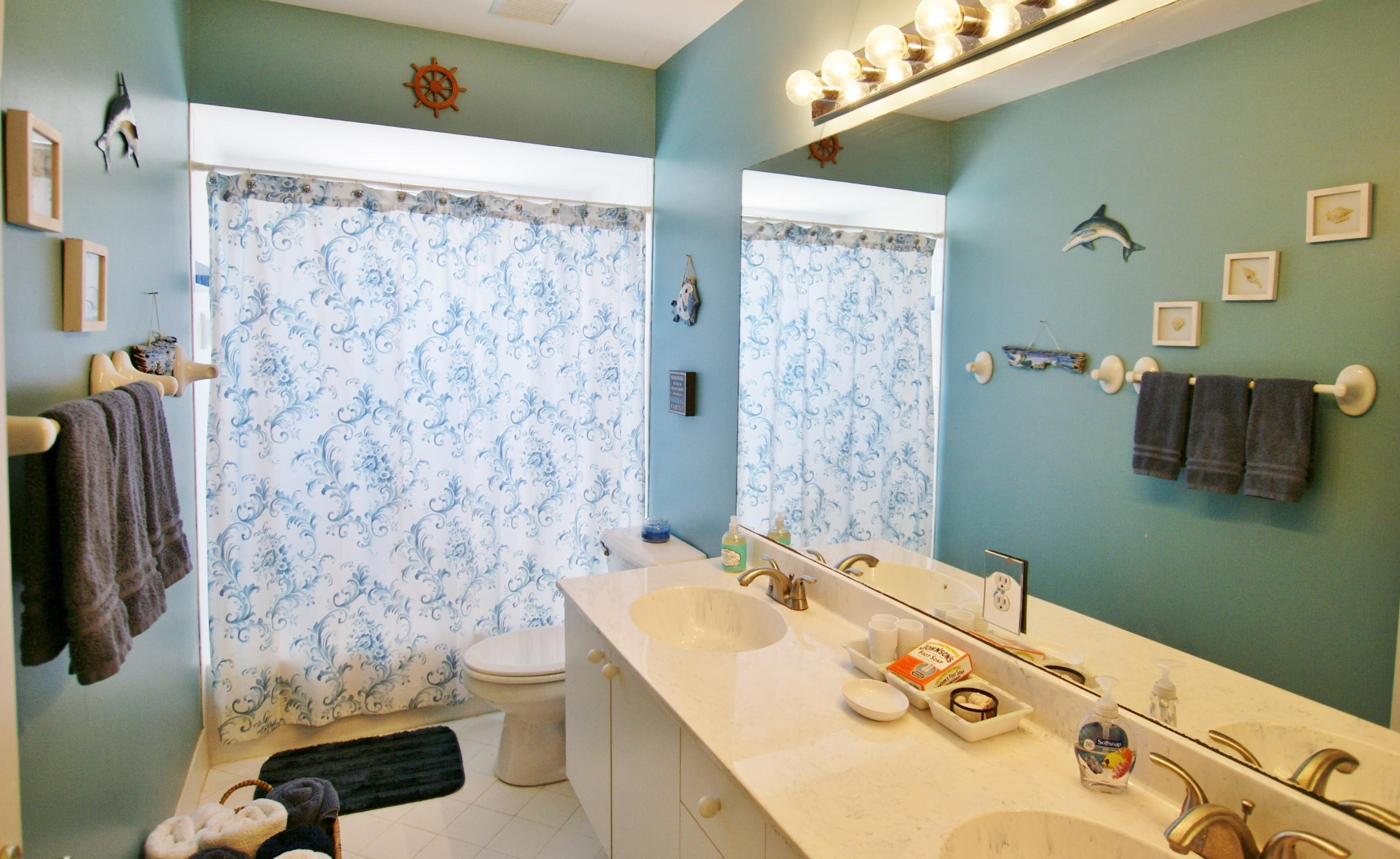 1225 Egret Circle South Jupiter, FL 33458 - Photo 26 of 36 Guest Bath