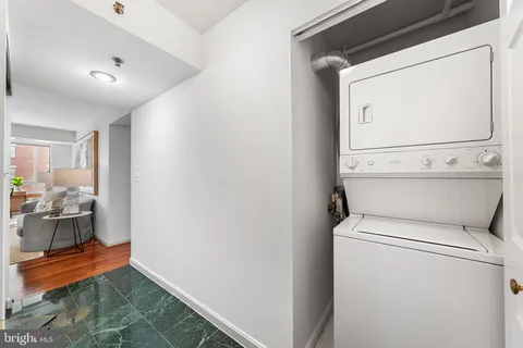 $549,999 | 2181 Jamieson Avenue, Unit 1002, Alexandria, VA 22314