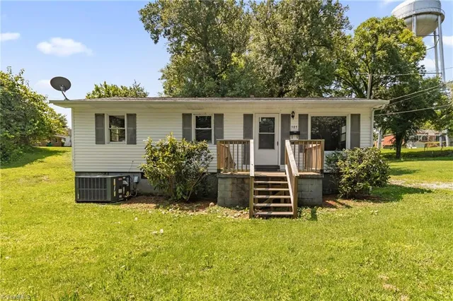 $1,200 | 305 Short Avenue, Madison, NC 27025