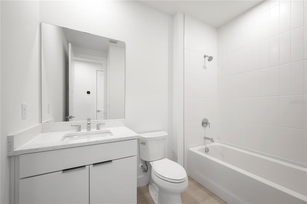 2592 Waterfront Circle Sarasota, FL 34240 - Photo 23 of 42