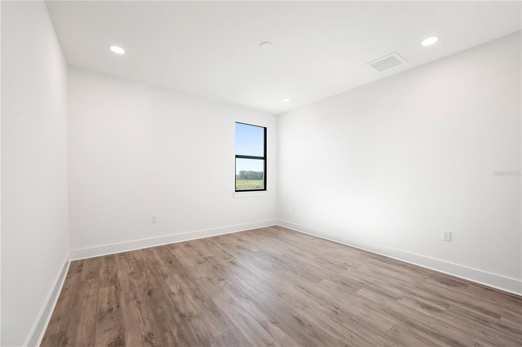 2592 Waterfront Circle Sarasota, FL 34240 - Photo 27 of 42