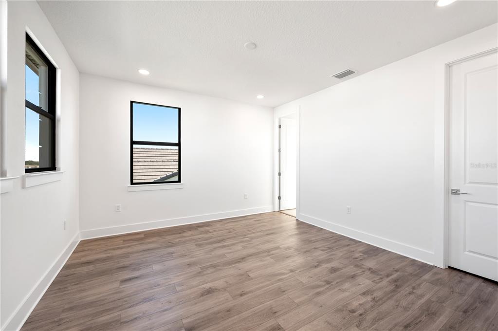 2592 Waterfront Circle Sarasota, FL 34240 - Photo 29 of 42