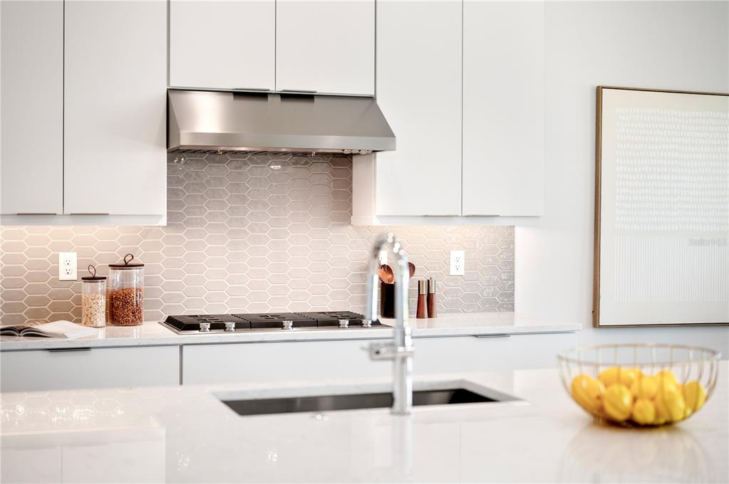 2592 Waterfront Circle Sarasota, FL 34240 - Photo 31 of 42