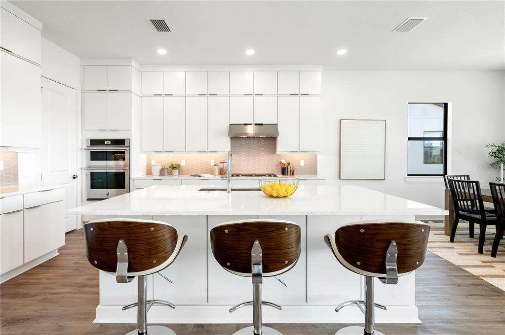 2592 Waterfront Circle Sarasota, FL 34240 - Photo 6 of 42