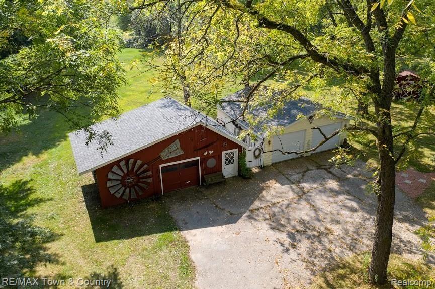 11207 West Pierson Road Flushing, MI 48433 - Photo 5 of 61 barn.jpg