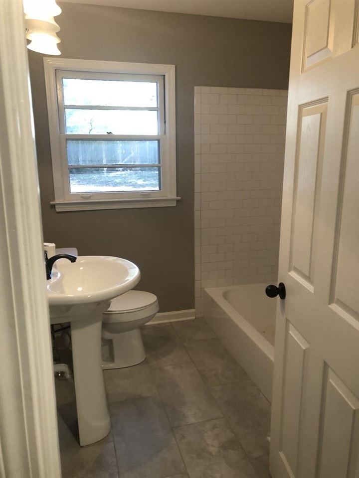 1154 West Perkins Road Memphis, TN 38117 - Photo 6 of 7 a bathroom with a sink a toilet and shower