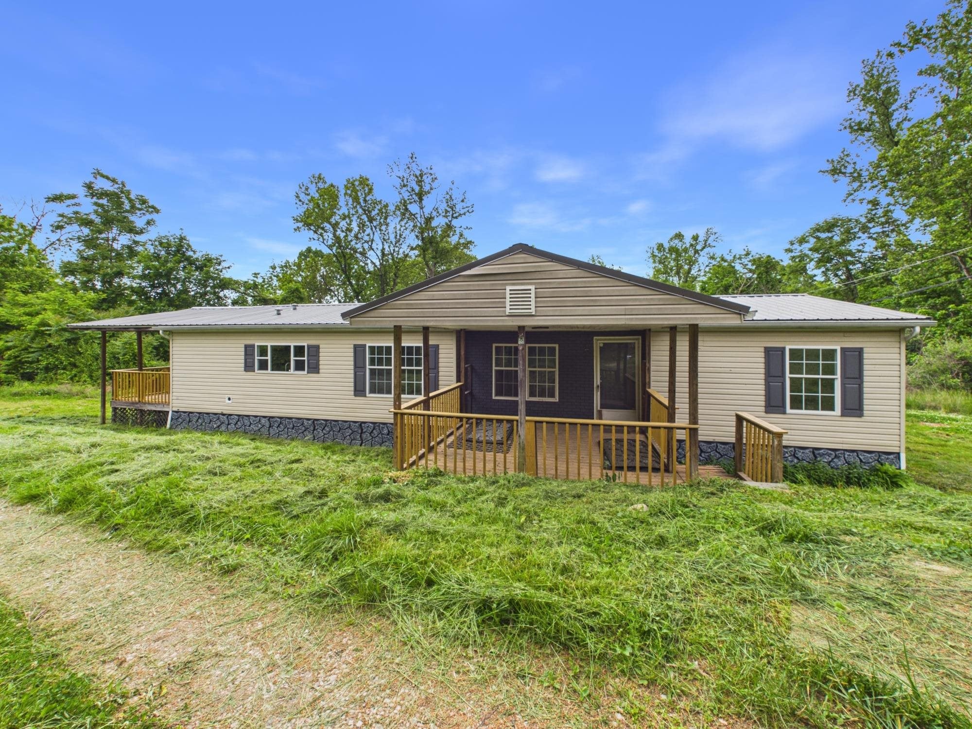 351 Mobile City Road Huntington, WV 25702 - Photo 1 of 21 Gallery Image 1