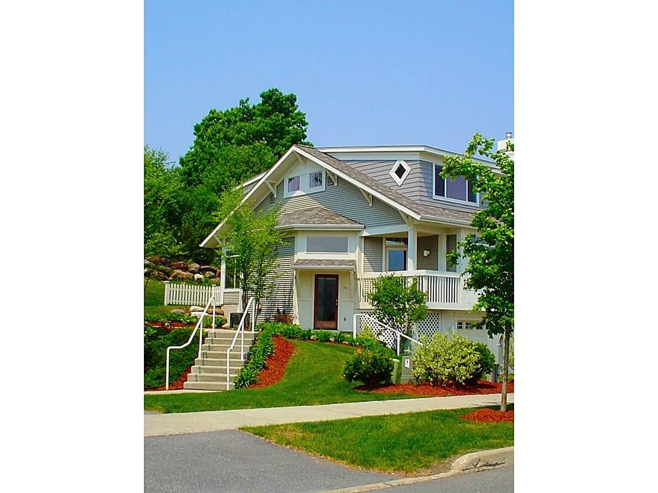 141 Park Road South Burlington, VT 05403 - Photo 2 of 32