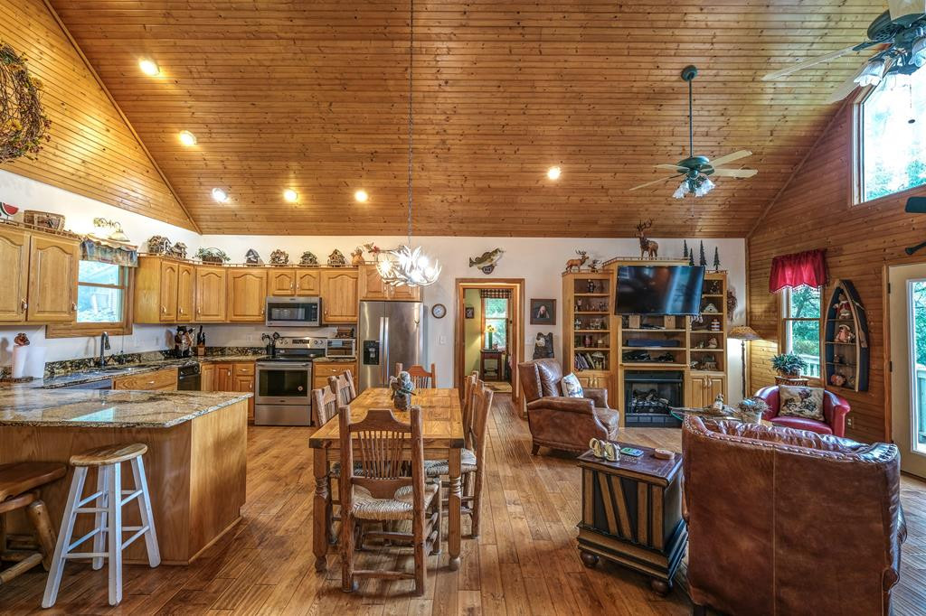 447 Village Road Murphy, NC 28906 - Photo 7 of 59