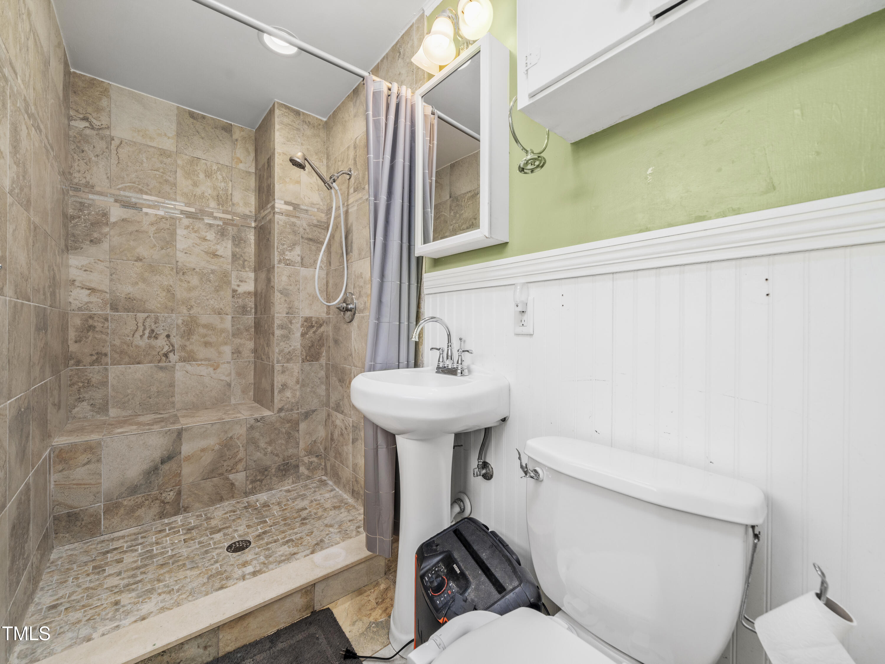 3428 Starmount Drive Raleigh, NC 27604 - Photo 17 of 31 Bathroom attached to primary bedroom