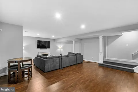 $1,500,000 | 17219 Westfield Place, Hamilton, VA 20158
