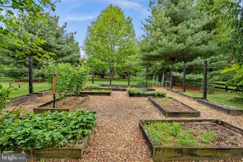 $1,500,000 | 17219 Westfield Place, Hamilton, VA 20158