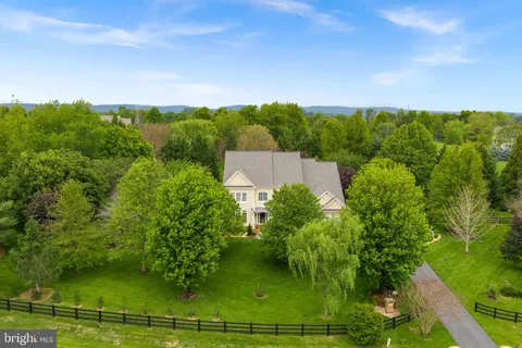 $1,500,000 | 17219 Westfield Place, Hamilton, VA 20158
