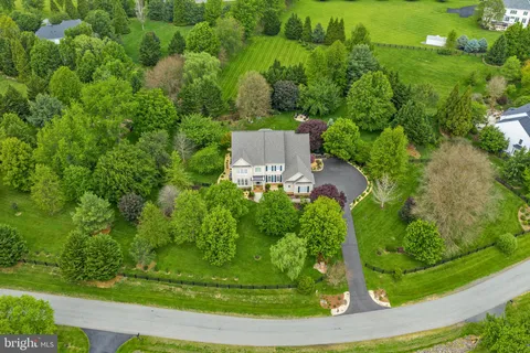 $1,500,000 | 17219 Westfield Place, Hamilton, VA 20158