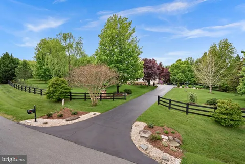 $1,500,000 | 17219 Westfield Place, Hamilton, VA 20158