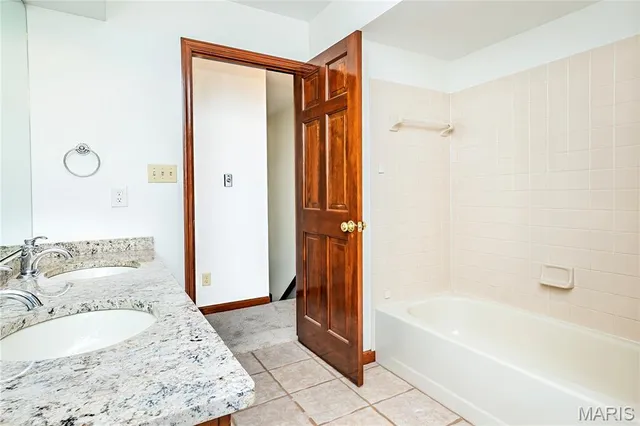 $495,000 | 5137 Carriage Trace Drive, St. Louis, MO 63128