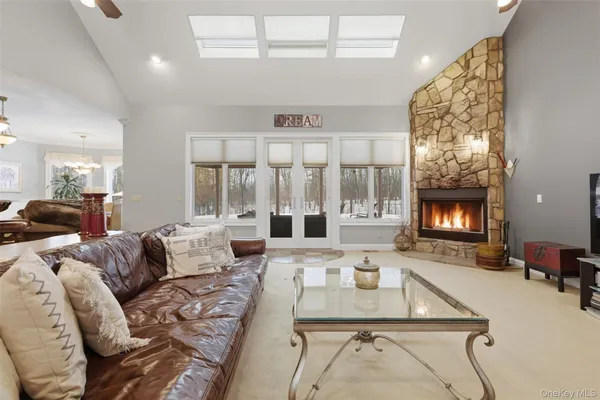 $1,150,000 | 6 Foxwood Road, New Paltz, NY 12561