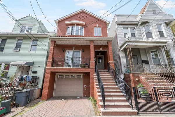 $2,000 | 239 Baldwin Avenue, Unit 2, Jersey City, NJ 07306