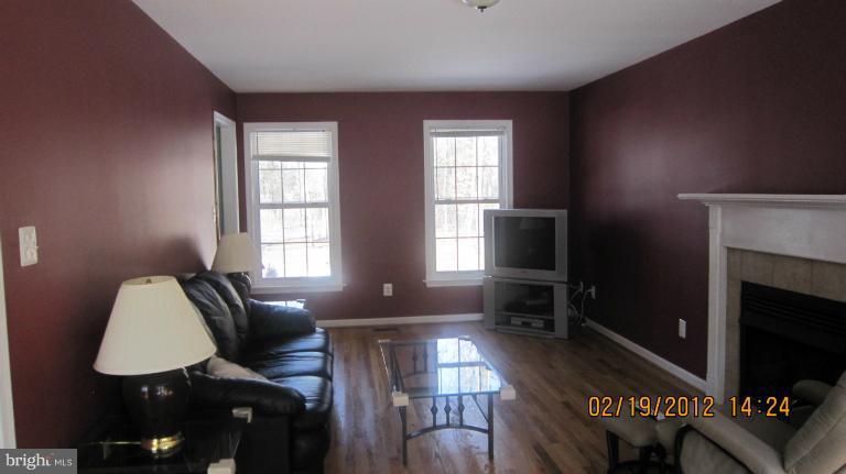 12249 Davis Road Remington, VA 22734 - Photo 9 of 13 Living Room