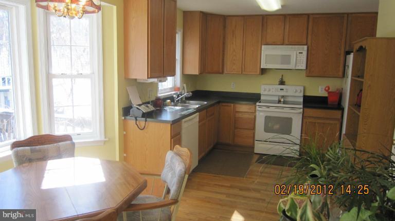 12249 Davis Road Remington, VA 22734 - Photo 10 of 13 Kitchen