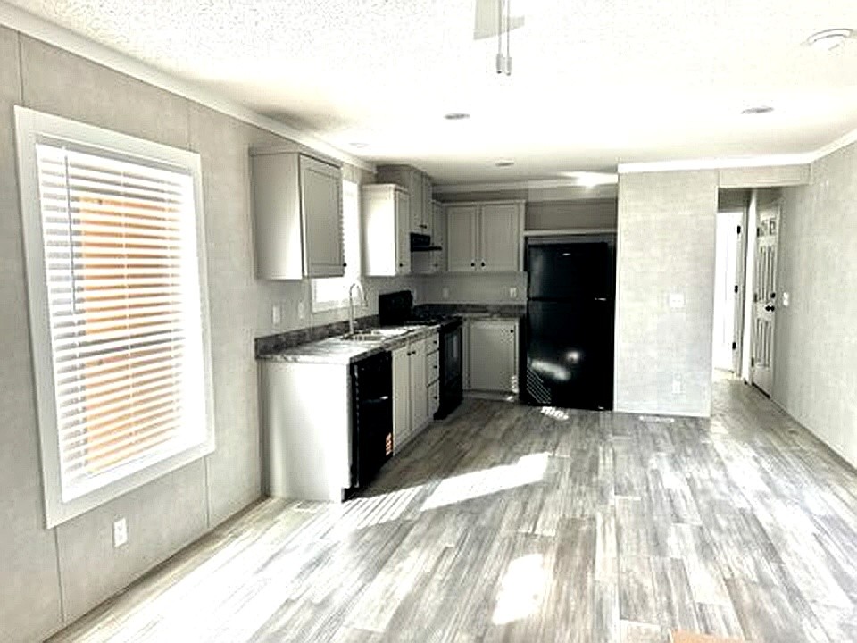 295 Cotham Drive Huntingdon, TN 38344 - Photo 6 of 19 a kitchen with stainless steel appliances granite countertop a refrigerator and a sink