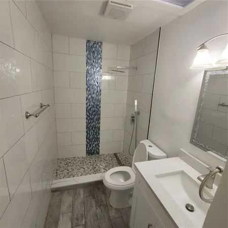 $2,400 | 409 South Lakeland Avenue, Orlando, FL 32805