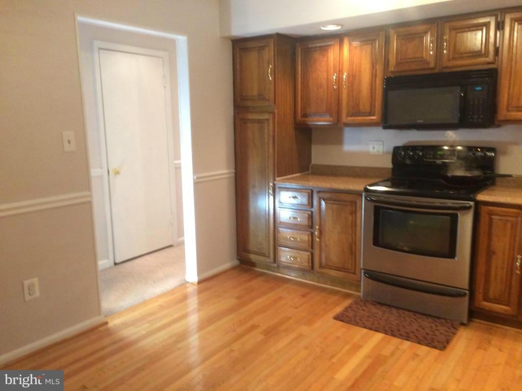 7320 Husky Lane Springfield, VA 22151 - Photo 6 of 30 Kitchen