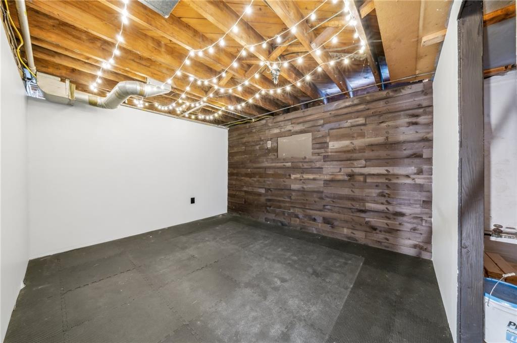 552 Hampton Street Greensburg, PA 15601 - Photo 28 of 36 a view of entryway