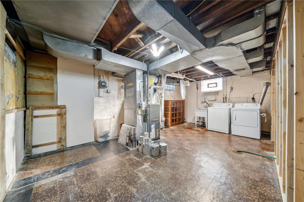 552 Hampton Street Greensburg, PA 15601 - Photo 30 of 36 a view of a garage room