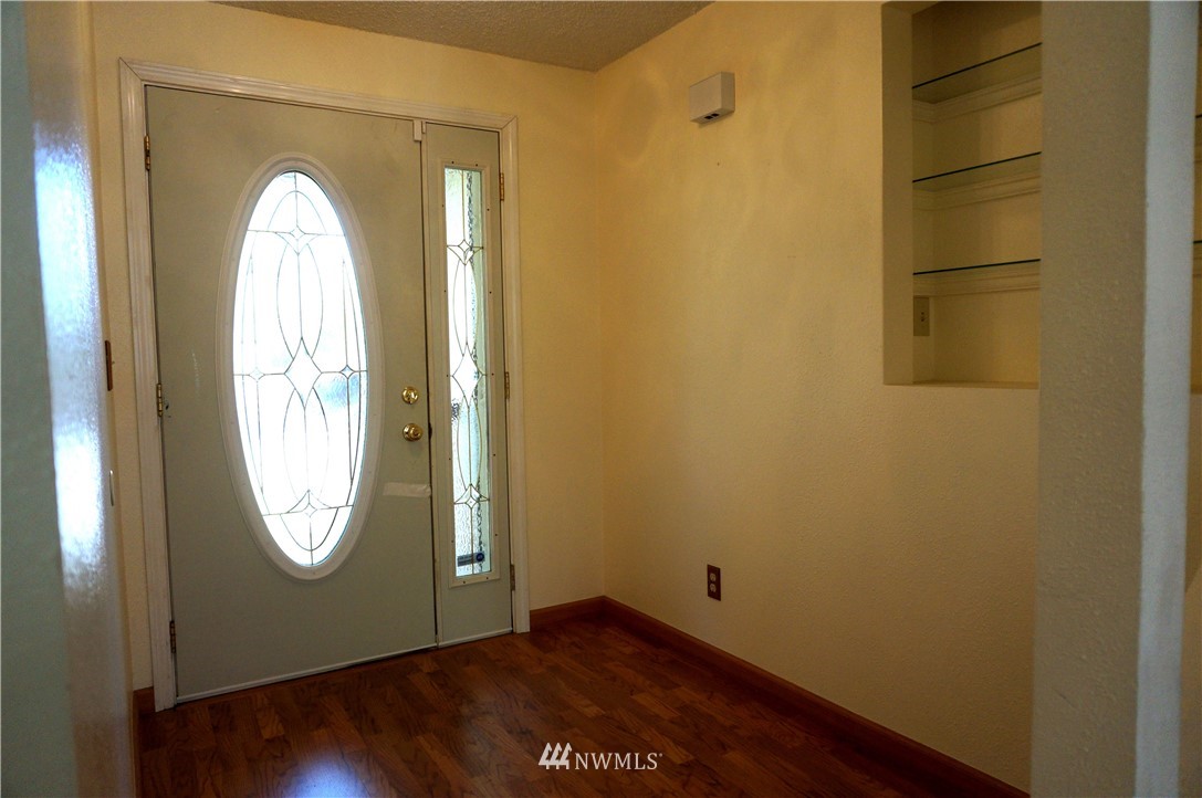 15721 Southeast 175th Place Renton, WA 98058 - Photo 3 of 25 Gallery Image 3