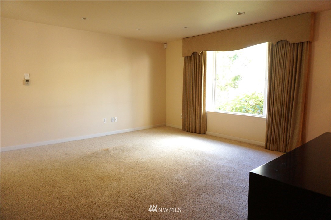 15721 Southeast 175th Place Renton, WA 98058 - Photo 4 of 25 Gallery Image 4