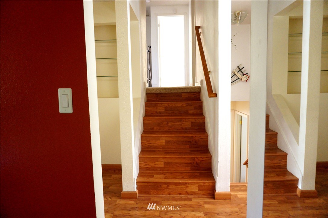 15721 Southeast 175th Place Renton, WA 98058 - Photo 5 of 25 Gallery Image 5