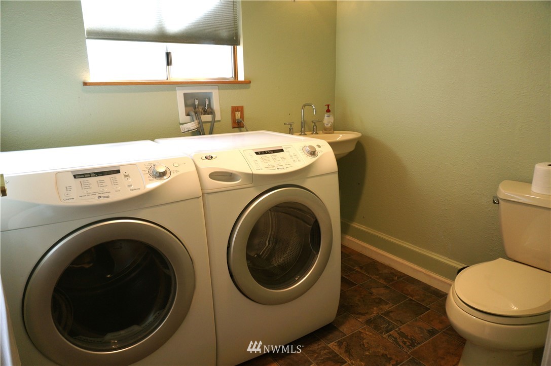 15721 Southeast 175th Place Renton, WA 98058 - Photo 9 of 25 Gallery Image 9