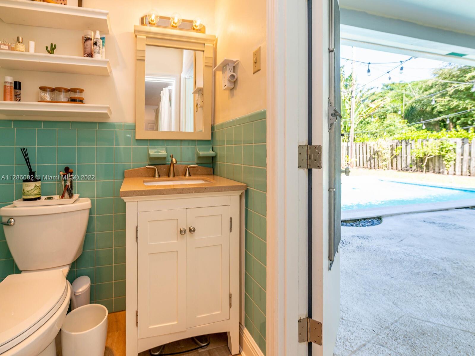 799 Periwinkle Street Boca Raton, FL 33486 - Photo 34 of 55 a bathroom with a sink toilet and a tub