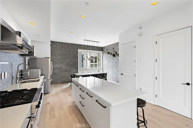 $1,775,000 | 4151 Redwood Avenue, Unit 106, Los Angeles, CA 90066