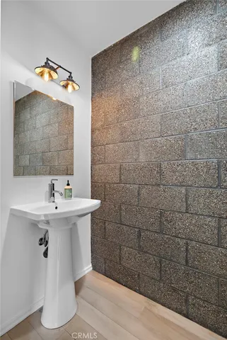 $1,775,000 | 4151 Redwood Avenue, Unit 106, Los Angeles, CA 90066