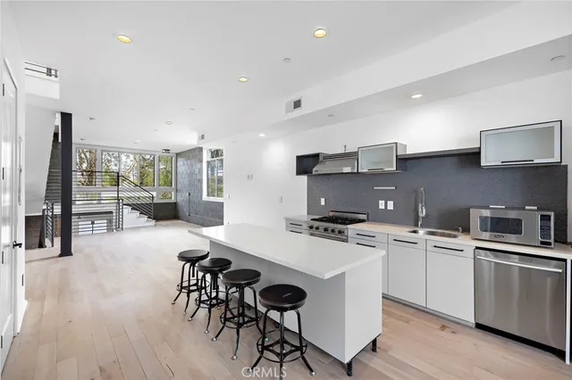 $1,775,000 | 4151 Redwood Avenue, Unit 106, Los Angeles, CA 90066