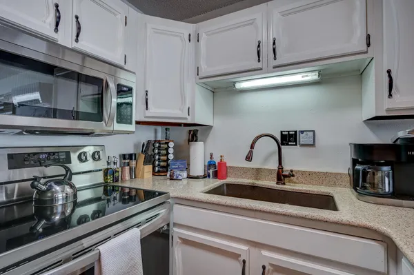 $1,800 | 46 Linderhof Golf Course Road, Unit D4, Glen, NH 03838