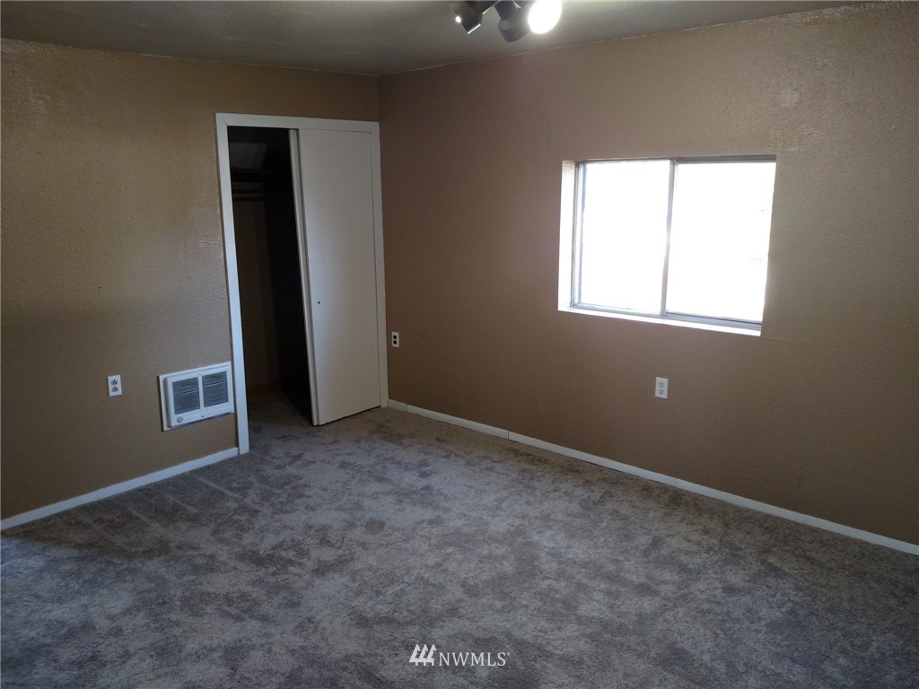 565 McNaught Road South, Unit 1&2 Roy, WA 98580 - Photo 7 of 14 an empty room with windows