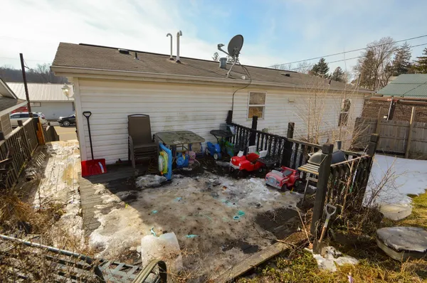 $190,000 | 122 East Main Street, Mount Hope, WI 53816