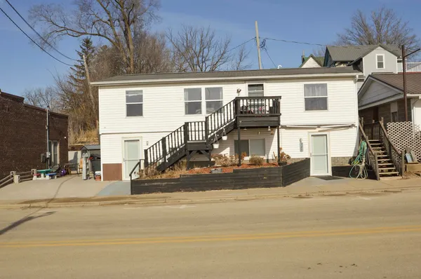 $190,000 | 122 East Main Street, Mount Hope, WI 53816