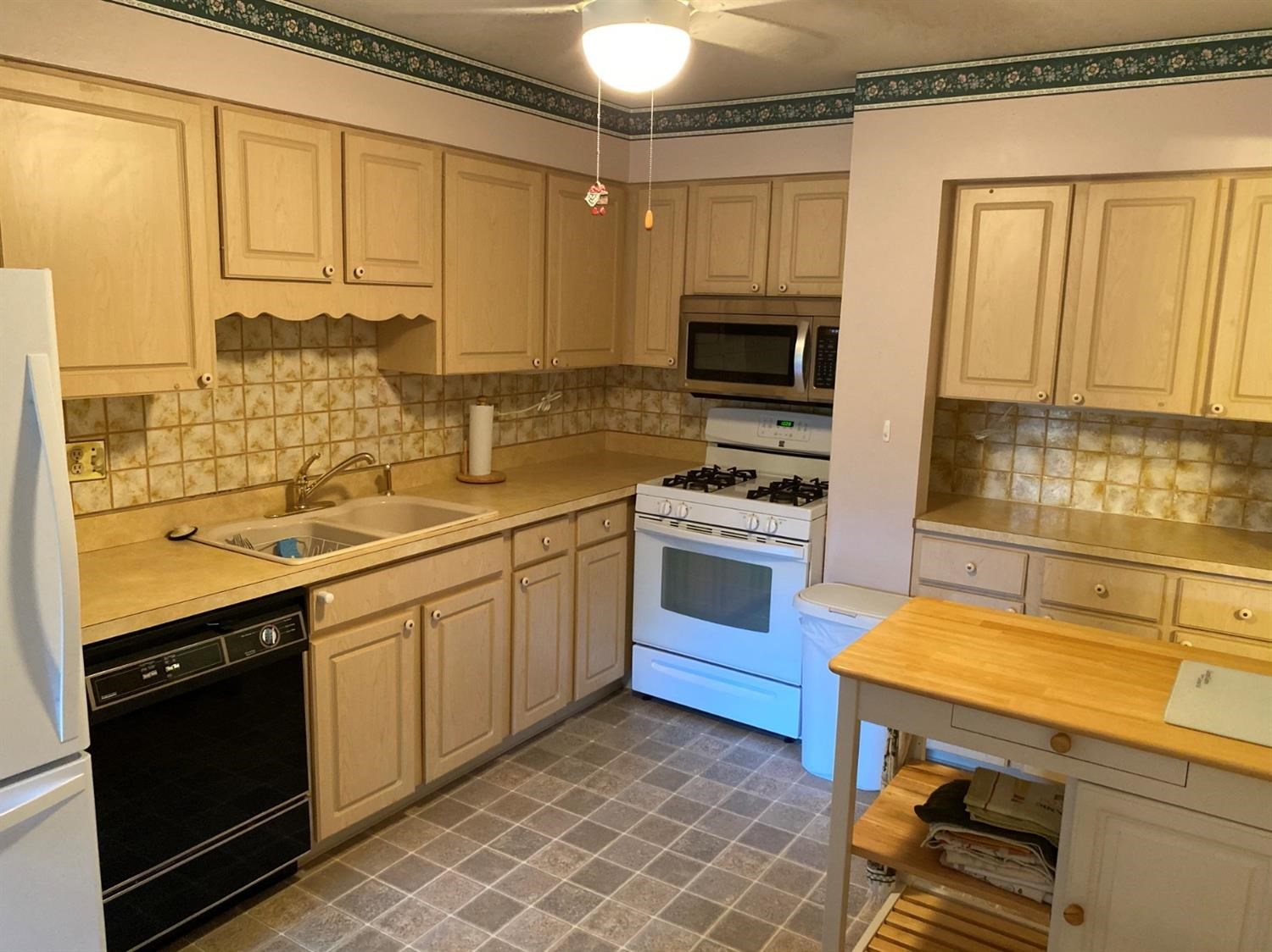 445 Old Stone Road, Unit A2 Munster, IN 46321 - Photo 13 of 26 1500x1124